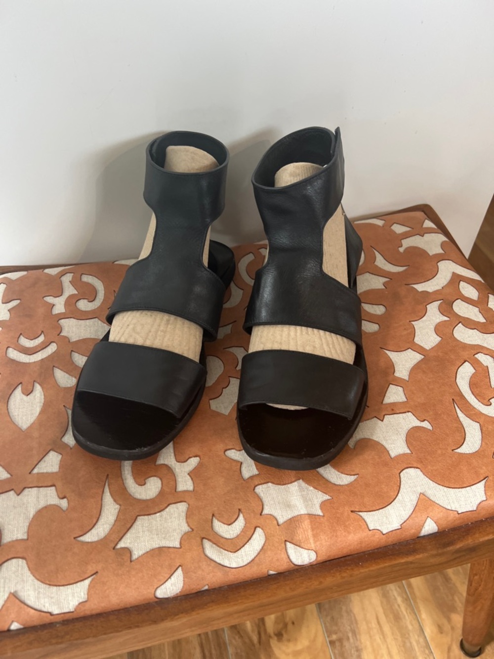 Vince Women's Black Leather Cutout Sandals